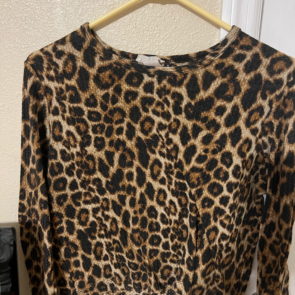 Cheetah Long Sleeve Women’s Medium